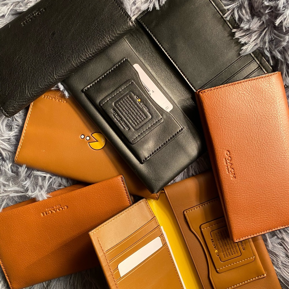 COACH phone case wallet. Unisex